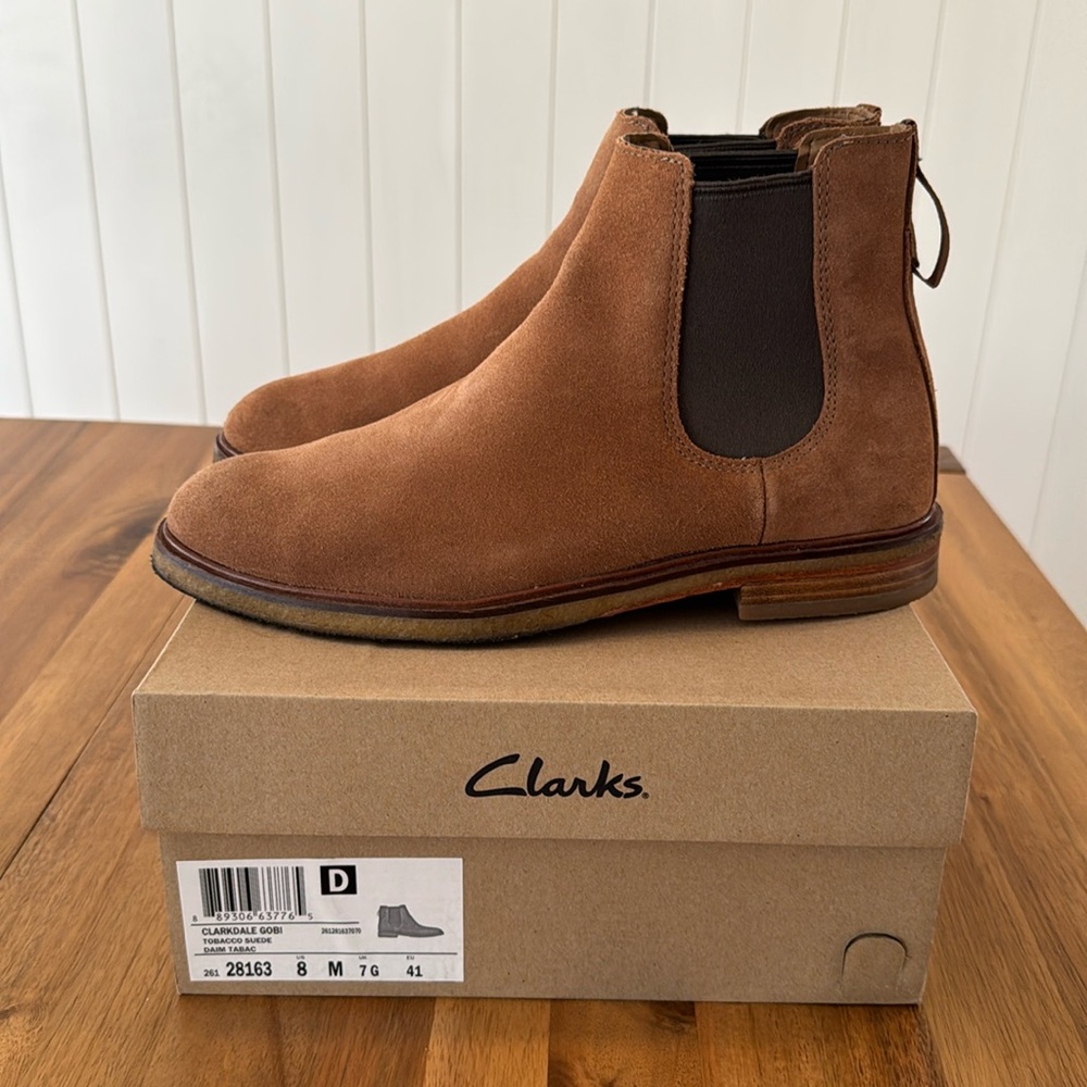 Men’s Clarks Chelsea boot, tobacco suede size 8